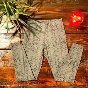 Curves N Combatboots Snakeskin Leggings w/ Pockets Size Small